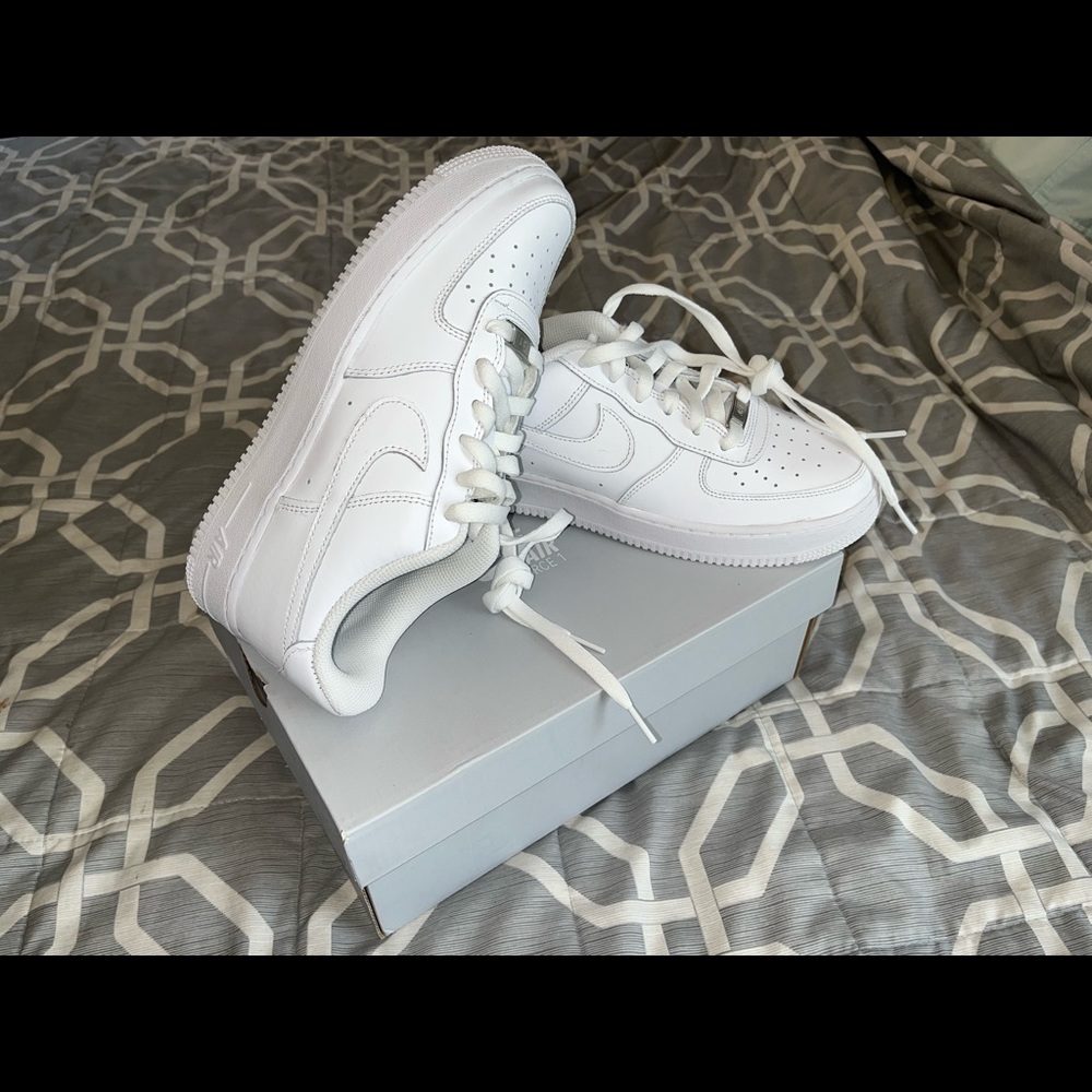 White Nike Air Force 1 7Y